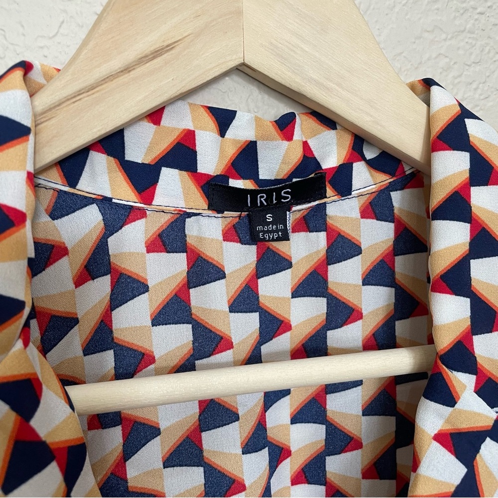 Geometric Patterned Tie-Front Blouse - Picture 4 of 8